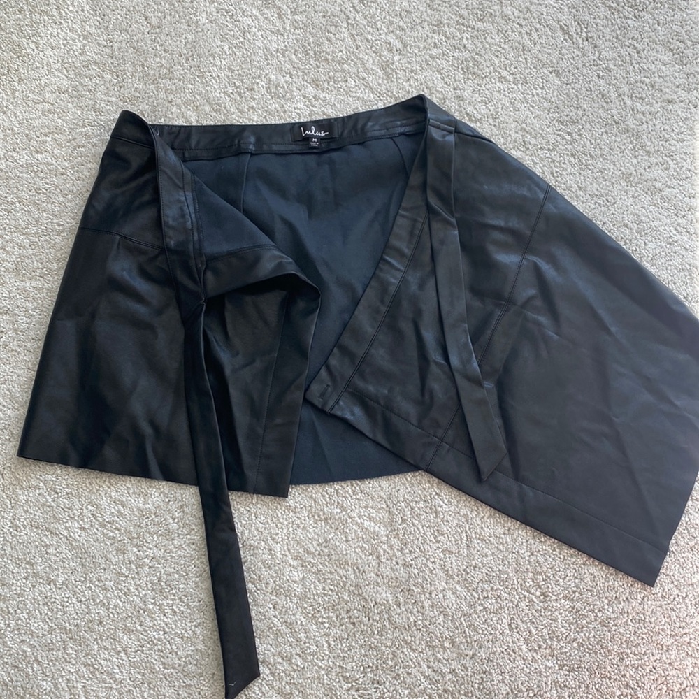 Black wrap tie skirt. Leather.